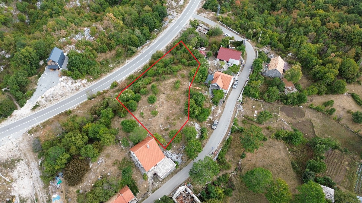Na prodaju plac u selu Dubovik, Opština Cetinje